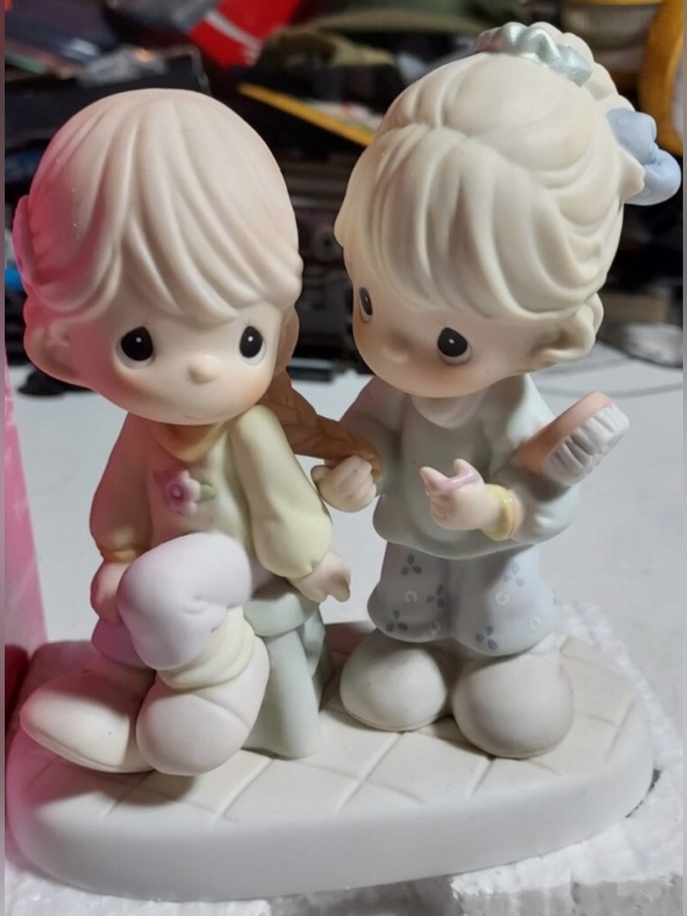 Precious moments 2004 “ FRIENDS TILL THE VERY END” NEW in original box FLAWLESS